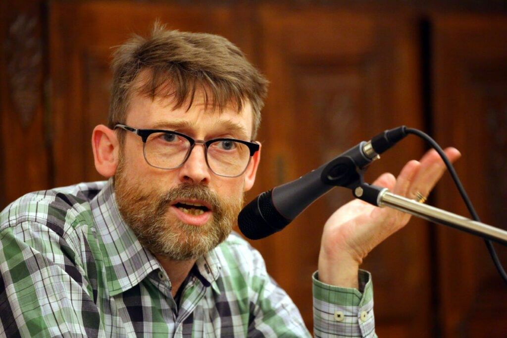 Christoph Peters bei einer Lesung