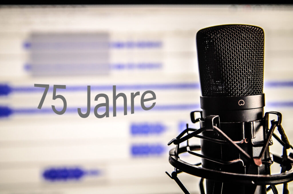 Mikrofon und die Worte 75 Jahre