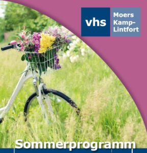 Titelbild Sommerprogramm Ein Fahrrad im Grünen
