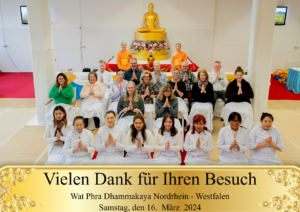 Besucher im buddhistischen Tempel