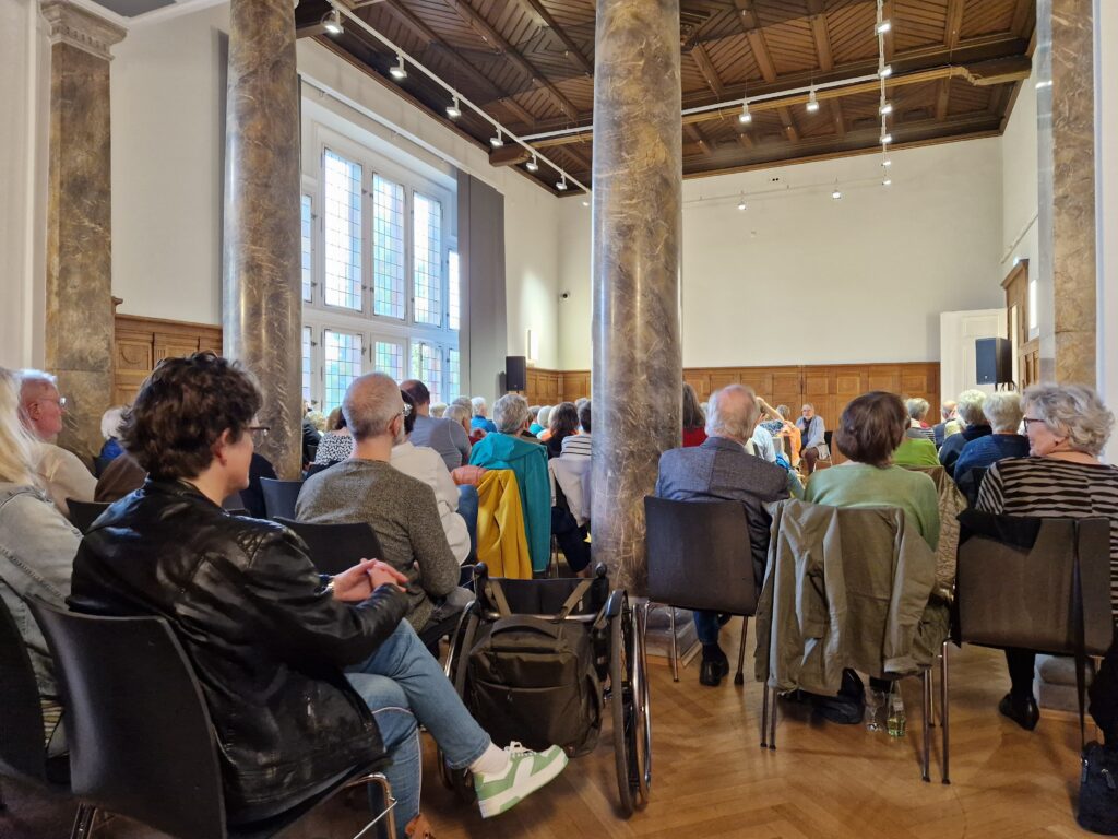Volles Haus beim Vortrag