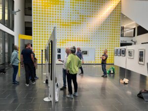 Die Ausstellung wird aufgebaut.