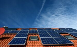 Solarpanele auf einem Dach