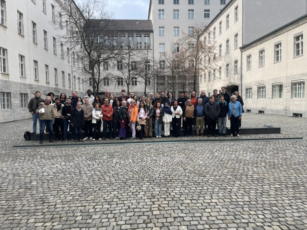 Gruppenfoto Gedenkstätte Deutscher Widerstand