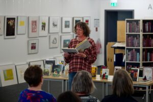 Anja Lindenau bei der Buchvorstellung
